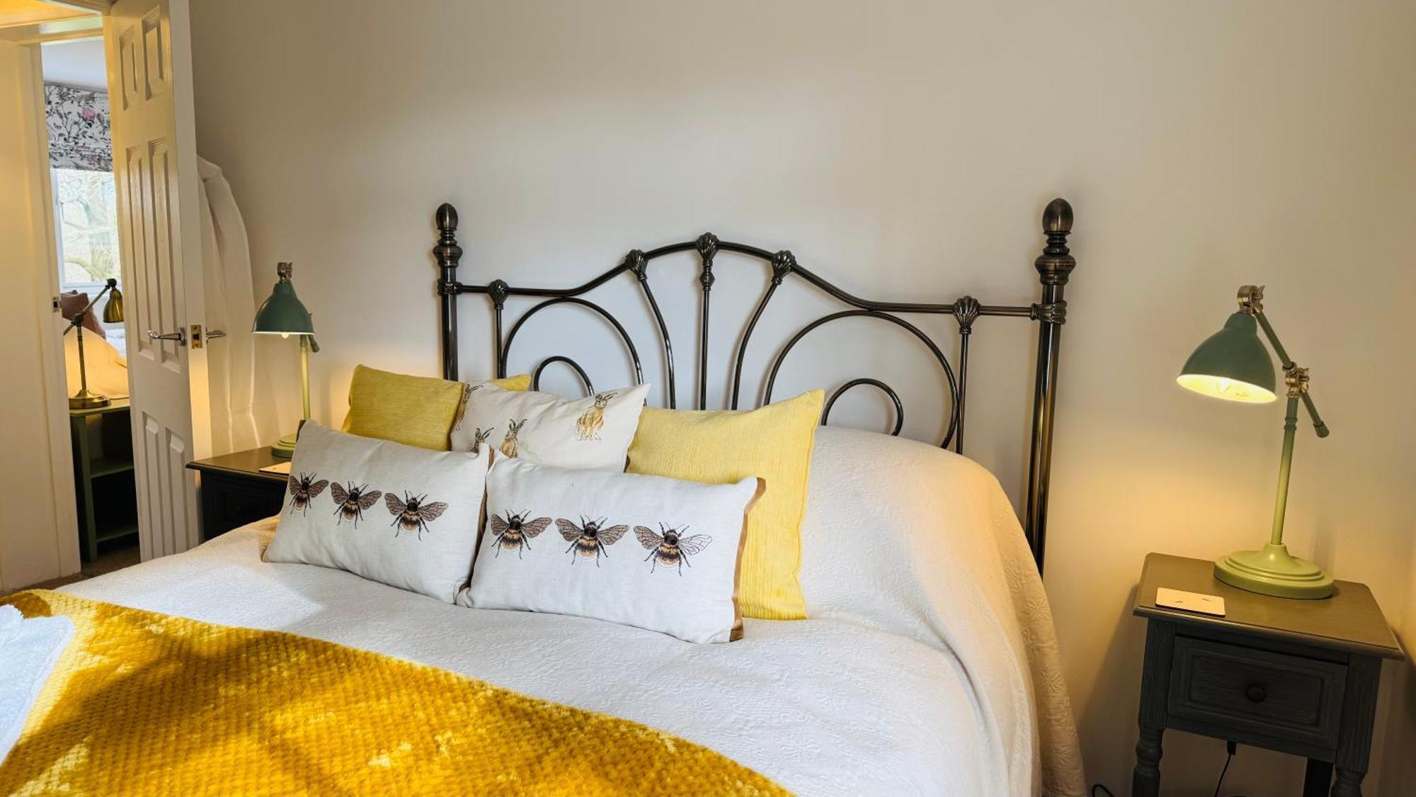 Southwater 3 Bed Spa Cottage מראה חיצוני תמונה